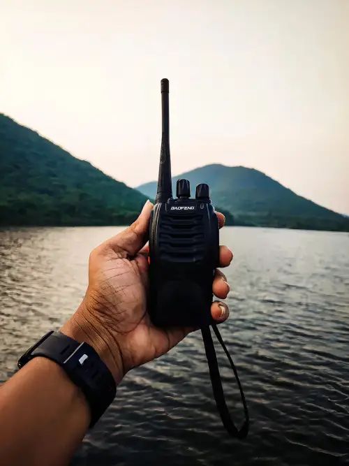 WALKIE TALKIE USB-C FRS 4kms 1500mAh 220V --- 2 UNIDADES - imagen 3