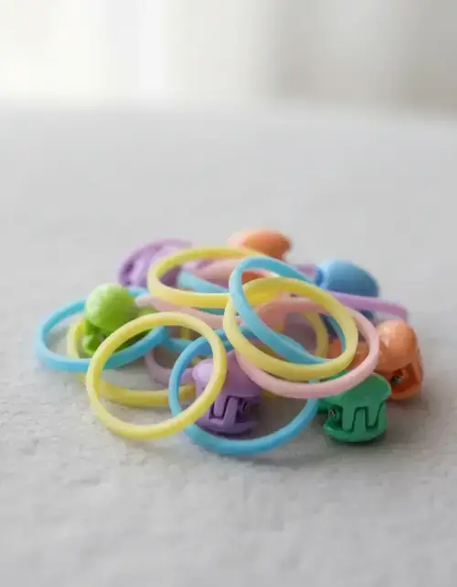 SET GOMITAS Y BROCHES INFANTIL - imagen 3