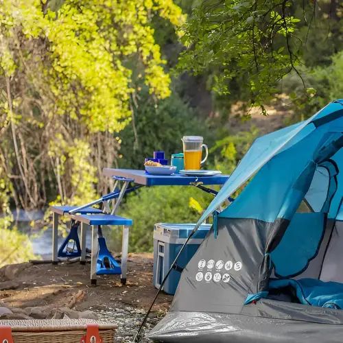 MESA CAMPING CON 4 SILLAS INTEGRADAS 85x65cm - imagen 3