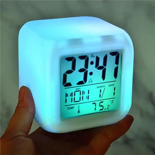 DESPERTADOR DIGITAL CUBO TERMÓMETRO LUCES LED CAMBIANTES - imagen 2